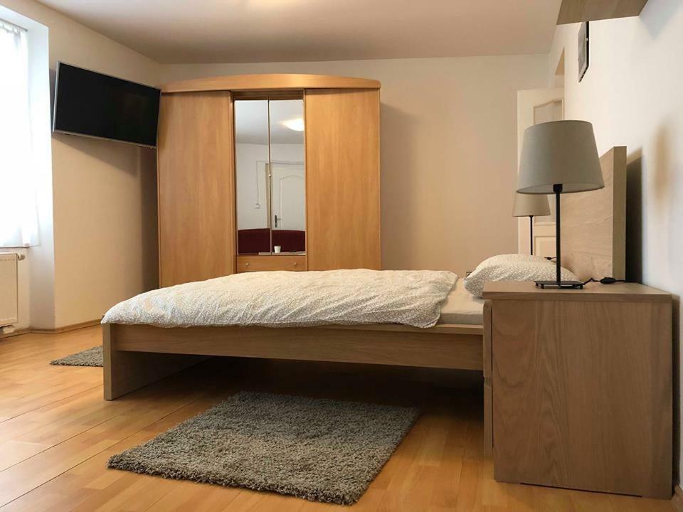 Cely Dum V Historickem Centru Loun Appartement Louny Buitenkant foto